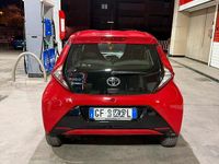 Usata Toyota Aygo 72 CV (52 kW) 2021 Rosso Utilitaria