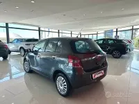 Usata Toyota Yaris Sol 90 CV (66 kW) 2010 Grigio Utilitaria