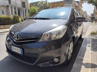 Usata Toyota Yaris 90 CV (66 kW) 2011 Grigio Utilitaria