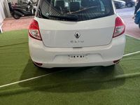 Usata Renault Clio II Dynamique 75 CV (55 kW) 2010 Bianco Berlina