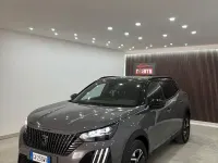 Usata Peugeot 2008 GT 130 CV (95 kW) 2024 Grigio SUV