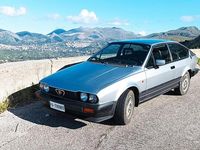 Begagnad Alfa Romeo Alfetta 130 HK (95 kW) 1985 Grå Sportkupé
