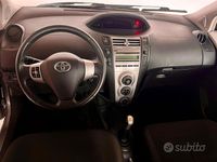Usata Toyota Yaris 90 CV (66 kW) 2007 Grigio Utilitaria
