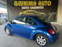 Usata VW New Beetle 105 CV (77 kW) 2007 Blu Utilitaria