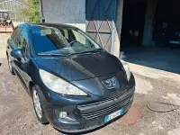 Gebraucht Peugeot 207 92 PS (67 kW) 2011 Schwarz Limousine