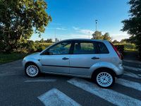 Usata Ford Fiesta 75 CV (55 kW) 2004 Grigio Utilitaria