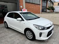Usado Kia Rio 81 HP (59 kW) 2018 Branco Sedan