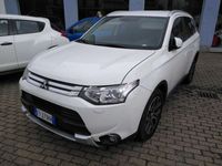Usata Mitsubishi Outlander Instyle 150 CV (110 kW) 2015 Bianco pastello SUV