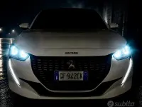 Usata Peugeot 208 Allure 102 CV (75 kW) 2022 Bianco Utilitaria