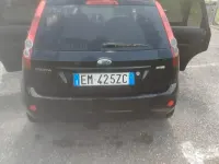 Usata Ford Fiesta 68 CV (50 kW) 2006 Nero Utilitaria