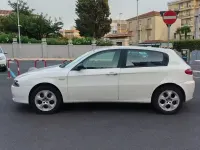 Usata Alfa Romeo 147 105 CV (77 kW) 2006 Bianco Utilitaria