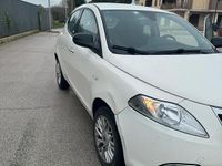 Usata Lancia Ypsilon 85 CV (62 kW) 2014 Bianco Utilitaria