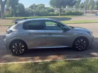 Usata Peugeot 208 Allure 101 CV (74 kW) 2025 Grigio Utilitaria