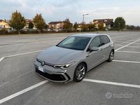 Usata VW Golf VIII R-line 150 CV (110 kW) 2021 Grigio Berlina
