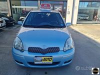 Usata Toyota Yaris 87 CV (63 kW) 2005 Argento Utilitaria