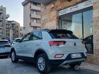 Usata VW T-Roc Life 116 CV (85 kW) 2023 Beige SUV