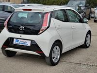 Usata Toyota Aygo Business Edition 71 CV (52 kW) 2018 Bianco Utilitaria