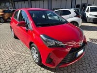 Usata Toyota Yaris Cool 72 CV (52 kW) 2019 Rosso Berlina