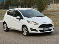 Usata Ford Fiesta 80 CV (58 kW) 2014 Bianco Utilitaria