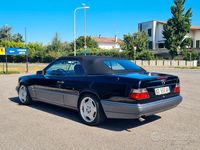 Usata Mercedes E200 Sportline 136 CV (100 kW) 1993 Nero Cabrio