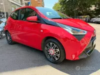 Usata Toyota Aygo 72 CV (52 kW) 2021 Rosso Utilitaria