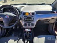 Usata Fiat Grande Punto 77 CV (56 kW) 2012 Lilla Utilitaria