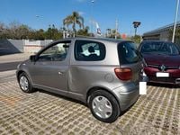 Usata Toyota Yaris Sol 75 CV (55 kW) 2005 Grigio Berlina