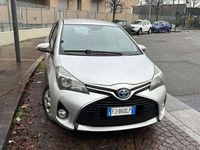 Usata Toyota Yaris Hybrid Active 73 CV (53 kW) 2017 Argento Berlina