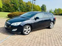 Usata Opel Astra 110 CV (80 kW) 2011 Nero Station wagon