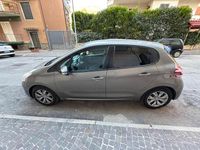 Usata Peugeot 208 92 CV (67 kW) 2014 Marrone Utilitaria