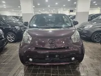 Usata Toyota iQ BlackLine 68 CV (50 kW) 2010 Viola Utilitaria