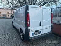 Usata Opel Vivaro 120 CV (88 kW) 2007 Bianco Monovolume