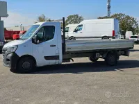 Usata Renault Master 145 CV (106 kW) 2023 Grigio Monovolume