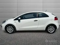 Usata Kia Rio EX 86 CV (63 kW) 2012 Bianco Berlina