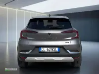 Usata Renault Captur Techno 143 CV (105 kW) 2023 Grigio cassiopea/tetto nero SUV