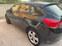 Usata Opel Astra 110 CV (80 kW) 2010 Nero Berlina
