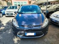 Usata Ford Fiesta Titanium 82 CV (60 kW) 2011 Blu Utilitaria
