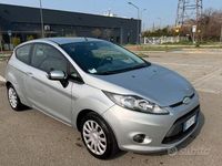 Usata Ford Fiesta Titanium 97 CV (71 kW) 2009 Grigio Utilitaria