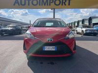 Usata Toyota Yaris Cool 72 CV (52 kW) 2019 Rosso Berlina