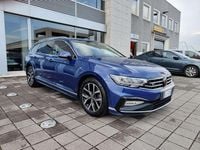 Usata VW Passat R-line 150 CV (110 kW) 2022 Blu/azzurro Station wagon