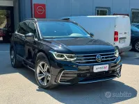 Usata VW Tiguan R-line 150 CV (110 kW) 2022 Nero SUV