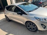 Usado Ford Fiesta 86 HP (63 kW) 2018 Cinzento Citadino
