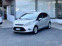Usata Ford Fiesta 68 CV (50 kW) 2010 Grigio Berlina