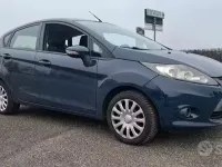 Usata Ford Fiesta Titanium 82 CV (60 kW) 2010 Bluazzurro Berlina