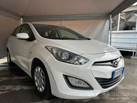Begagnad Hyundai i30 GO! 110 HK (80 kW) 2014 Vit Sedan