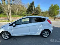 Usata Ford Fiesta Titanium 75 CV (55 kW) 2014 Bianco Utilitaria