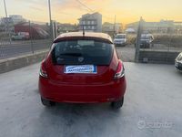 Usata Lancia Ypsilon Platinum 69 CV (50 kW) 2016 Rosso Utilitaria