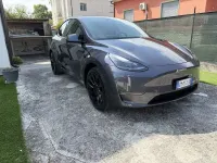 Usata Tesla Model Y 189 kW (258 CV) 2023 Grigio SUV