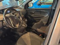 Usado Lancia Ypsilon Gold 69 HP (50 kW) 2023 Cinzento Citadino