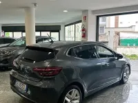 Begagnad Renault Clio V Zen 101 HK (74 kW) 2021 Grå Sedan